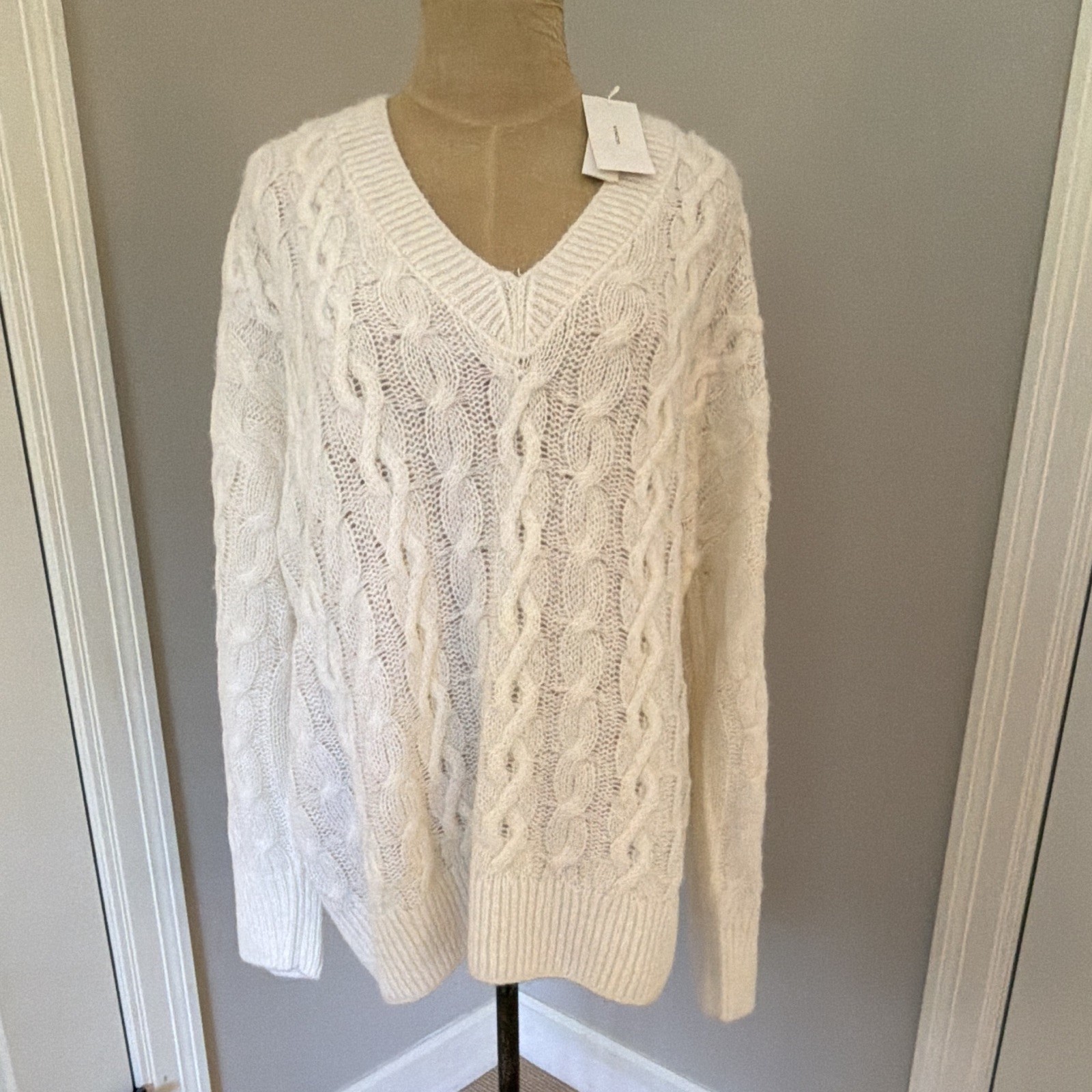 Vince Women\'s V neck Cable Sweater In Alpaca, Wool And Nylon Size XL NWT Vince Women\'s V neck Cable Sweater In Alpaca, Wool And Nylon Size XL NWT