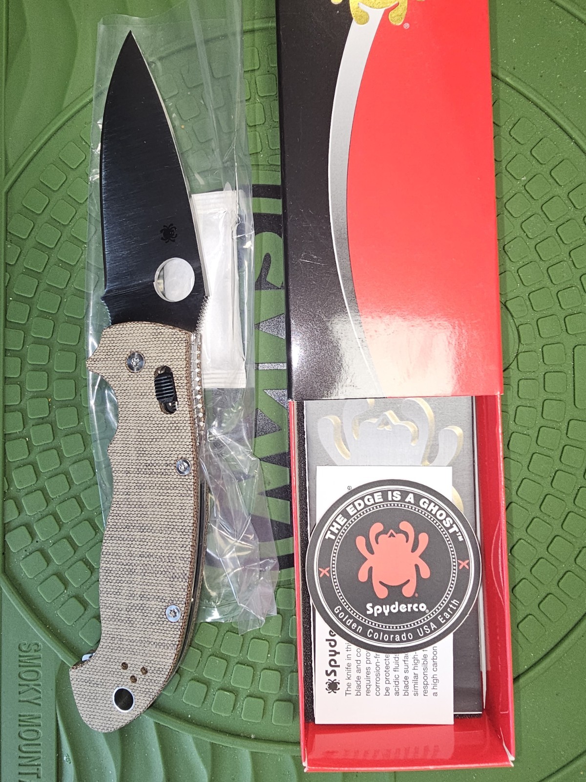 Spyderco Manix 2 XL CruWear Satin Blade Brown Canvas Micarta Handles C95MPCW2 Spyderco Manix 2 XL CruWear Satin Blade Brown Canvas Micarta Handles C95MPCW2