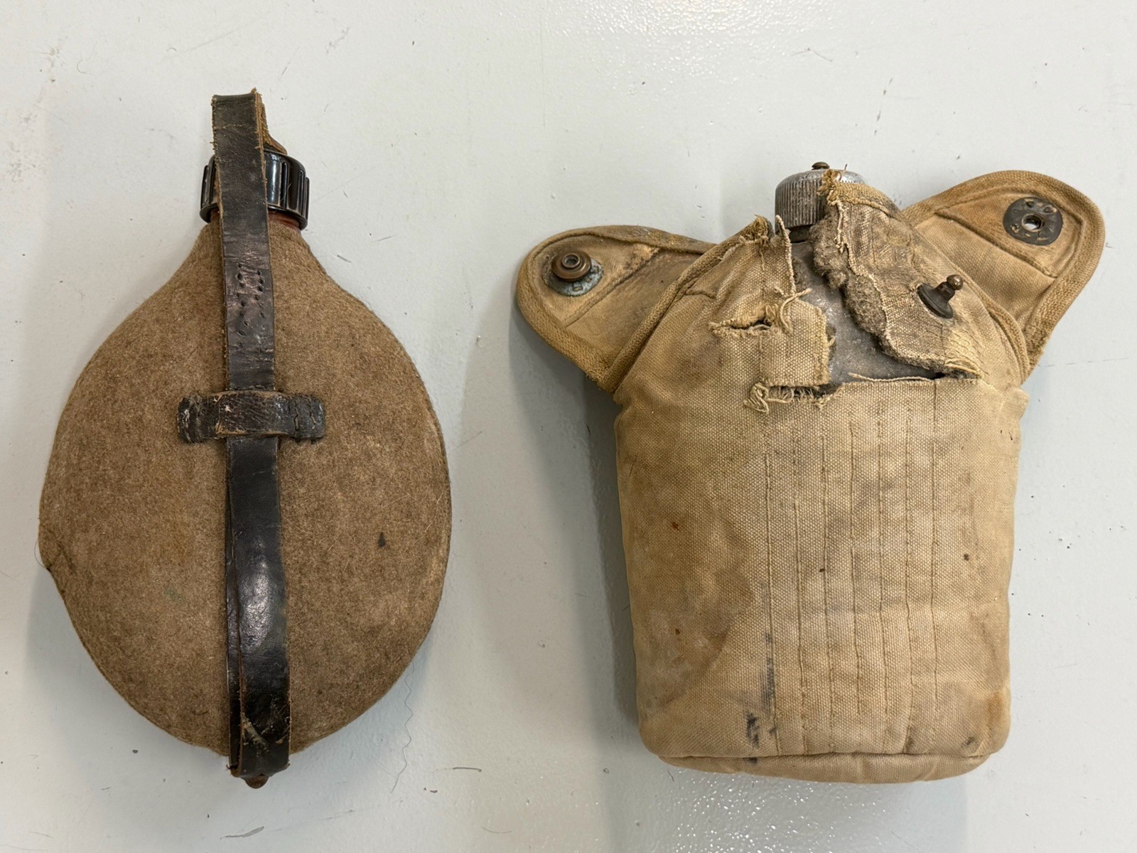 WW1/WW2 Canteens USA & German Stamped Lot WW1/WW2 Canteens USA & German Stamped Lot
