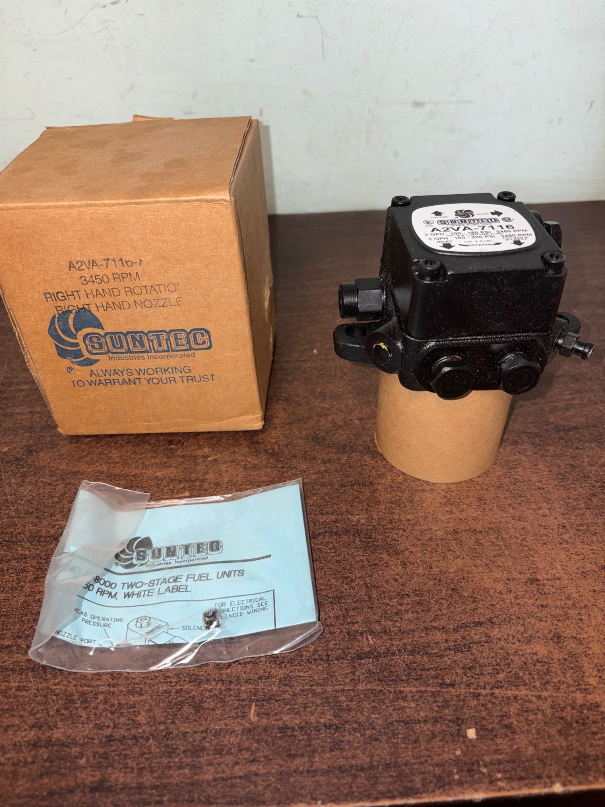 NEW SUNTEC A2VA-7116 3450 RPM RIGHT HAND ROTATION RIGHT HAND NOZZLE P4-91 B520 NEW SUNTEC A2VA-7116 3450 RPM RIGHT HAND ROTATION RIGHT HAND NOZZLE P4-91 B520