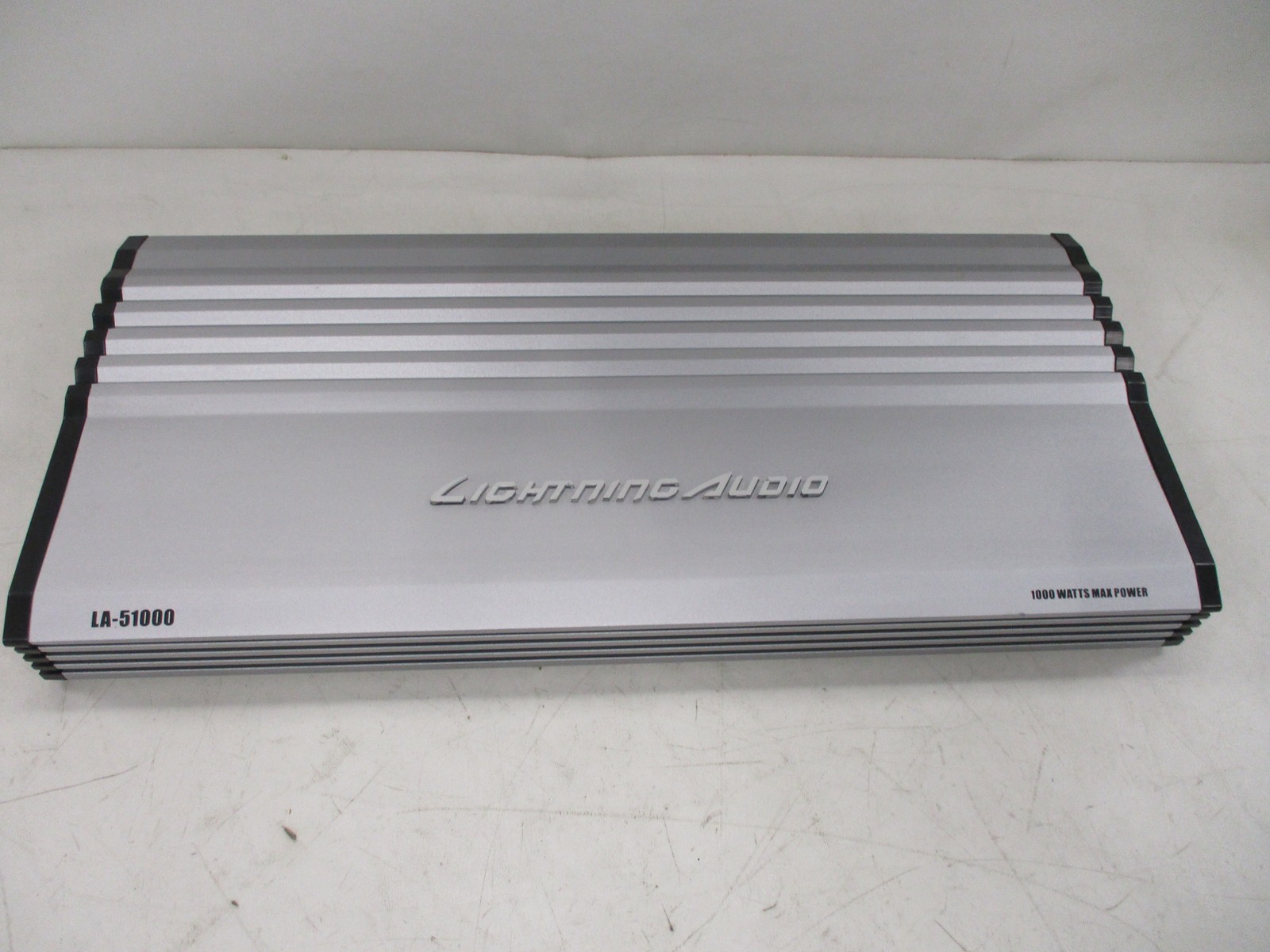 LIGHTNING AUDIO AMPLIFIER 5 - CHANNEL 1000 WATTS GRAY LA-51000 MARINE BOAT LIGHTNING AUDIO AMPLIFIER 5 - CHANNEL 1000 WATTS GRAY LA-51000 MARINE BOAT