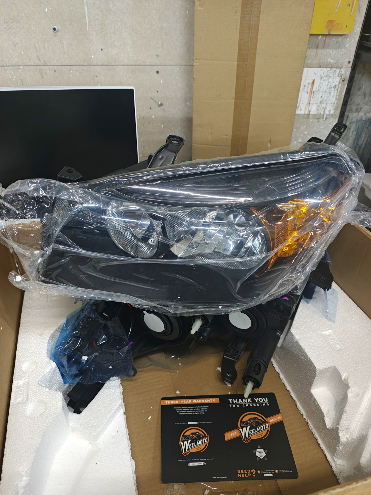 WEELMOTO 2006–2008 Toyota RAV4 Headlights (Black)
