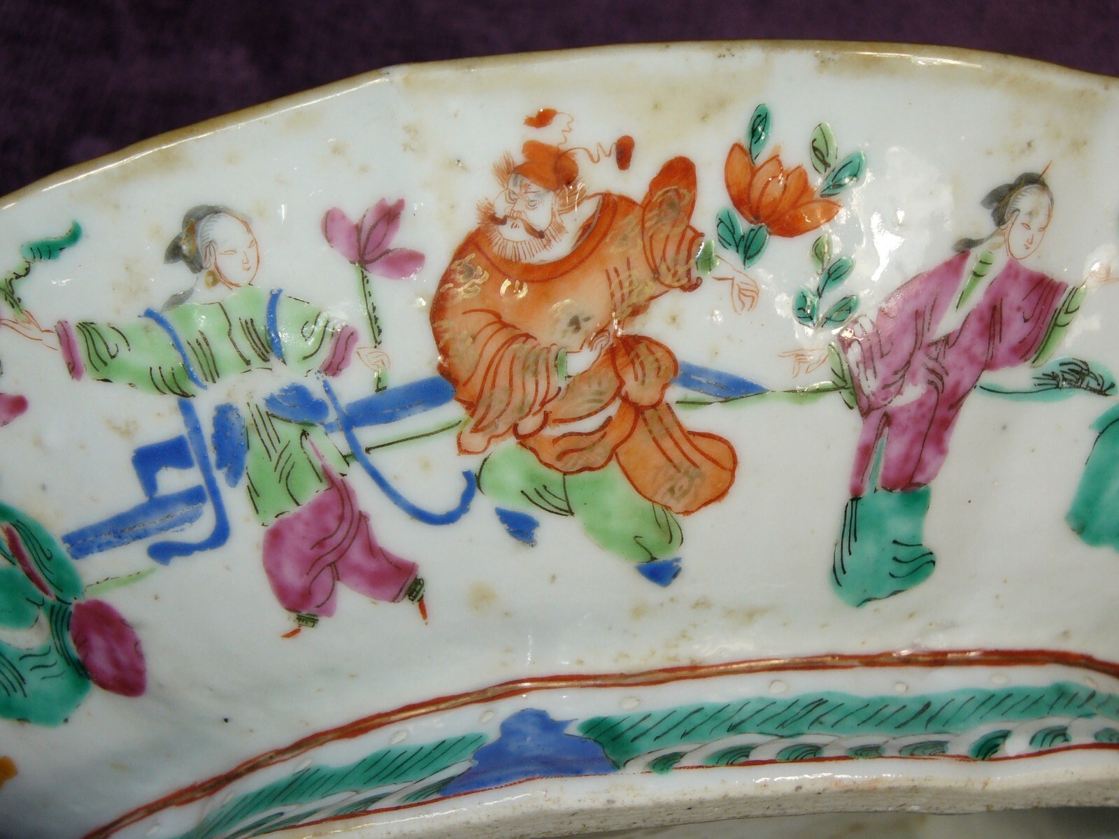 Antique 19C Chinese famille rose porcelain tray/bowl people scene Antique 19C Chinese famille rose porcelain tray/bowl people scene