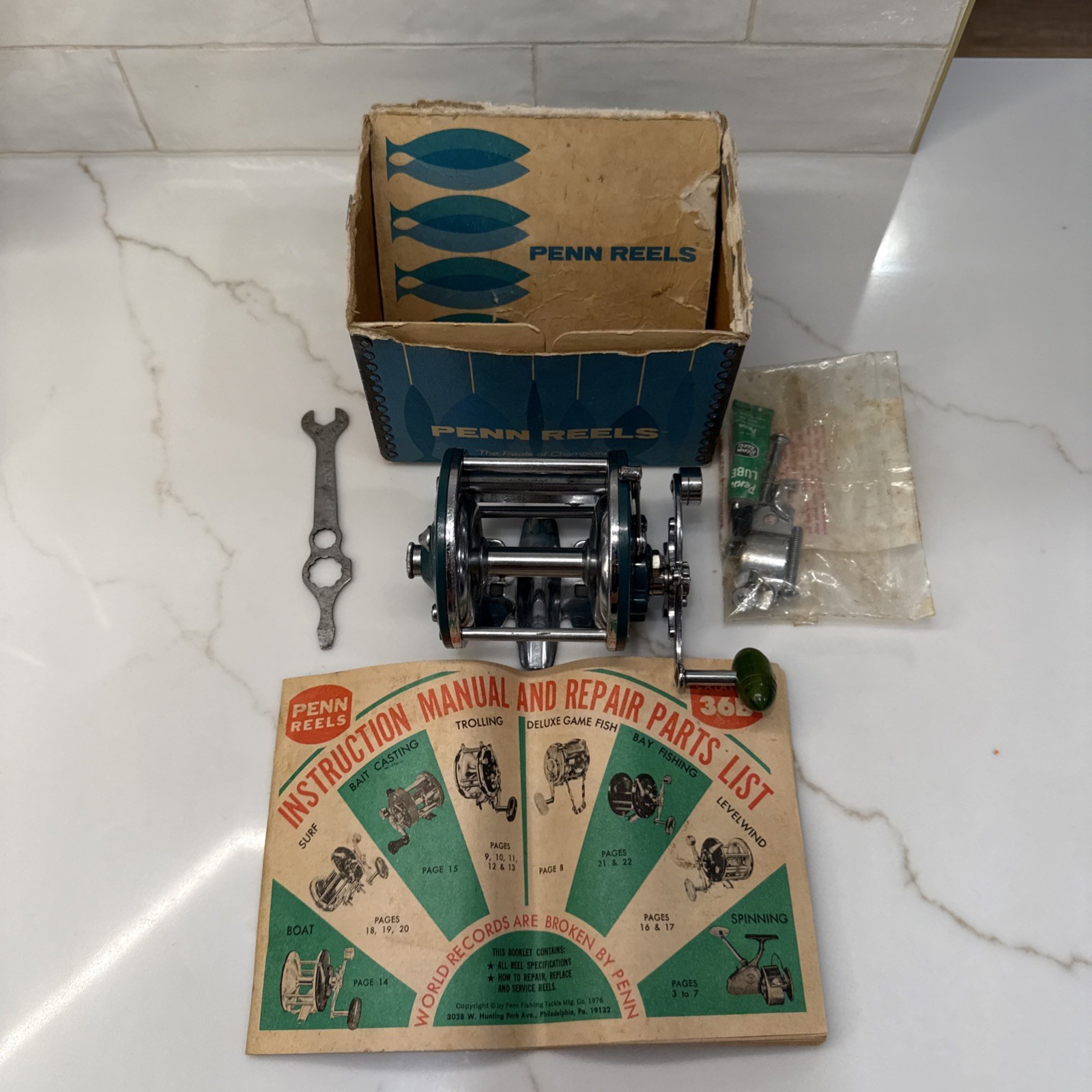 Vintage Penn Peer No. 9 Level Wind Casting Reel Green Box Manual & Extras (1956)