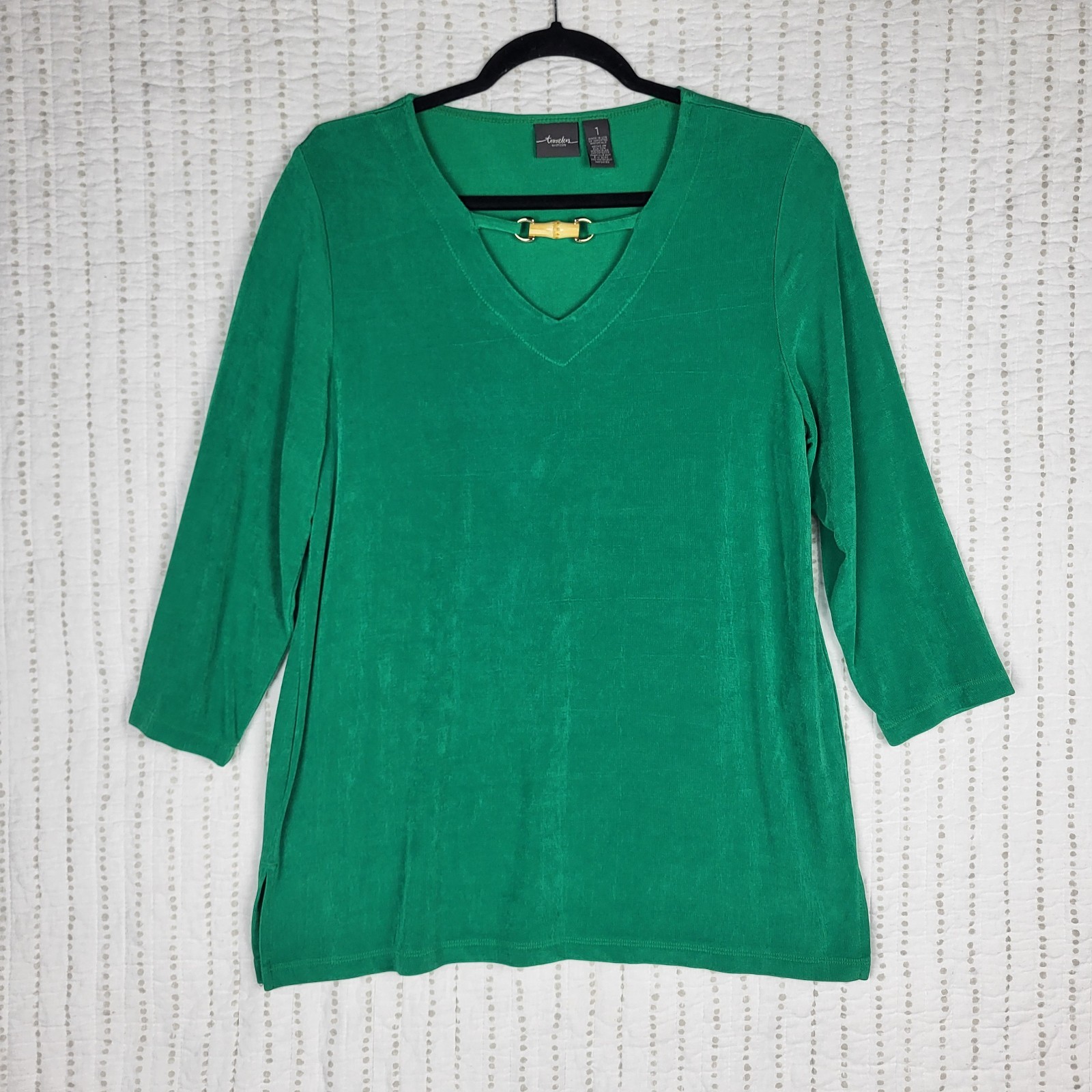 Travelers By Chicos Liquid Knit Top Women\'s Green V Neck Wood Accent 3/4 Sleeve Travelers By Chicos Liquid Knit Top Women\'s Green V Neck Wood Accent 3/4 Sleeve