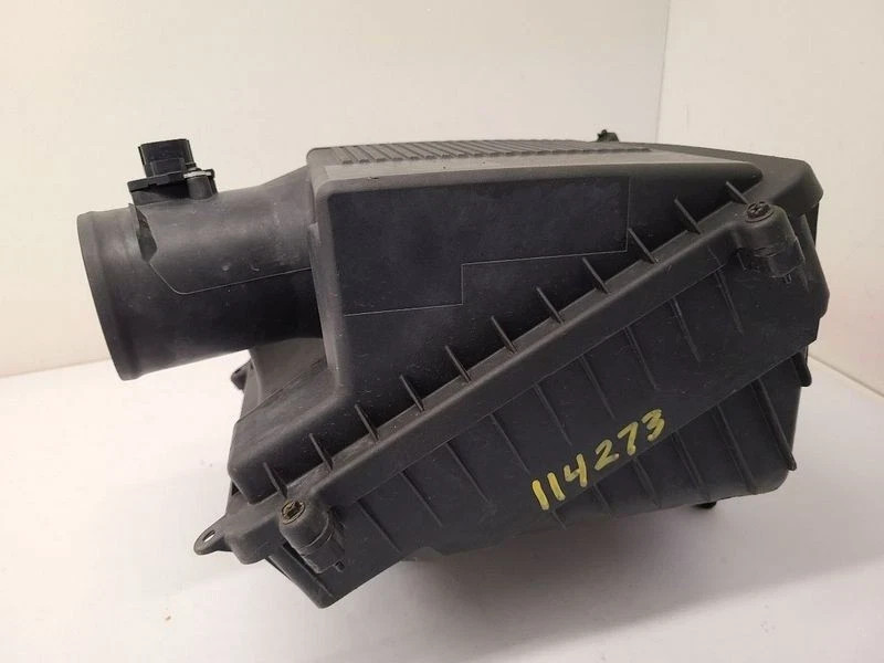 2014-2016 GMC Truck Sierra 1500 Pickup Air Cleaner/Boxer Intake Filter Box OEM