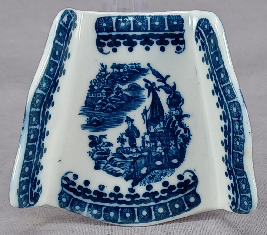 British Caughley Fisherman Pattern Asparagus Server Circa 1785-1795 B British Caughley Fisherman Pattern Asparagus Server Circa 1785-1795 B