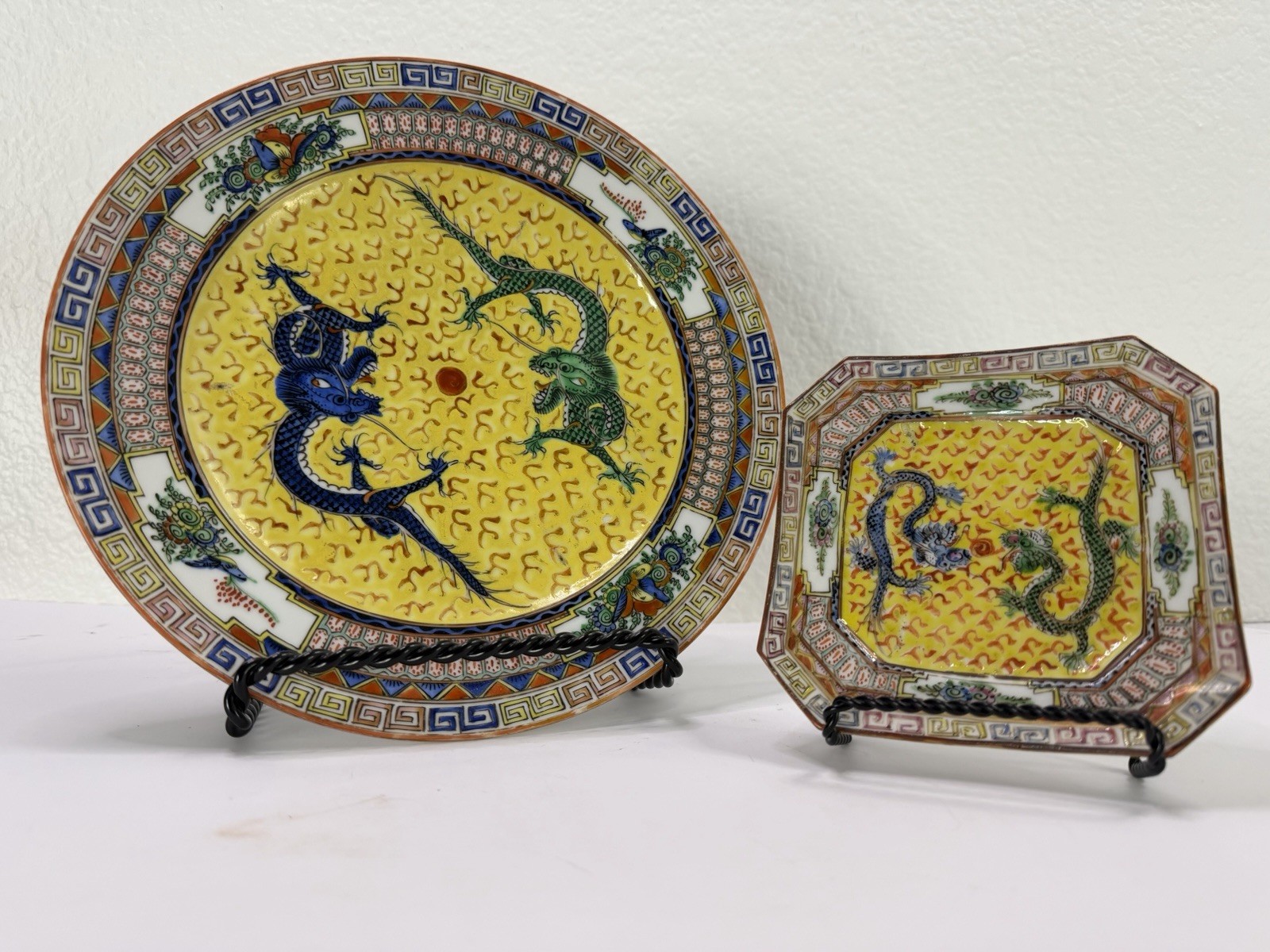 Vintage Chinese Famille Rose Dragon Porcelain Plates Pair Yellow Gilt 10\