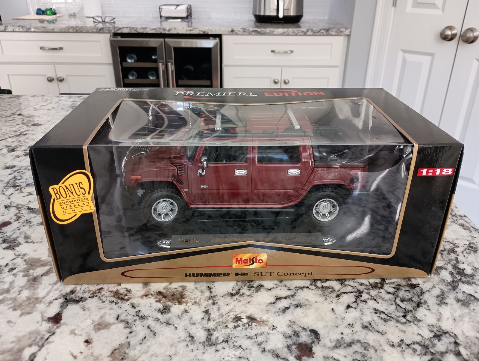 Maisto Hummer H2 SUT Concept 1:18 Premiere Edition Diecast Red Maisto Hummer H2 SUT Concept 1:18 Premiere Edition Diecast Red