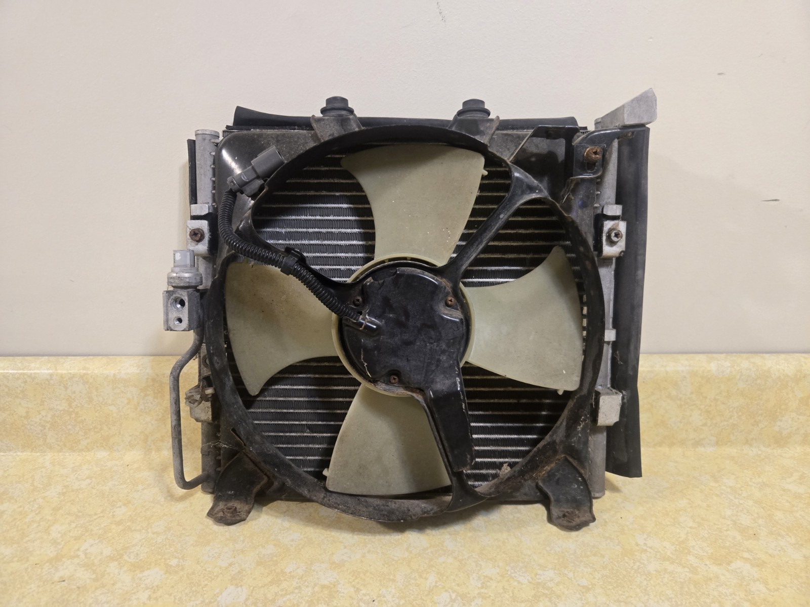 1992 - 1995 Honda EG CIVIC AC CONDENSER & FAN OEM 1992 - 1995 Honda EG CIVIC AC CONDENSER & FAN OEM