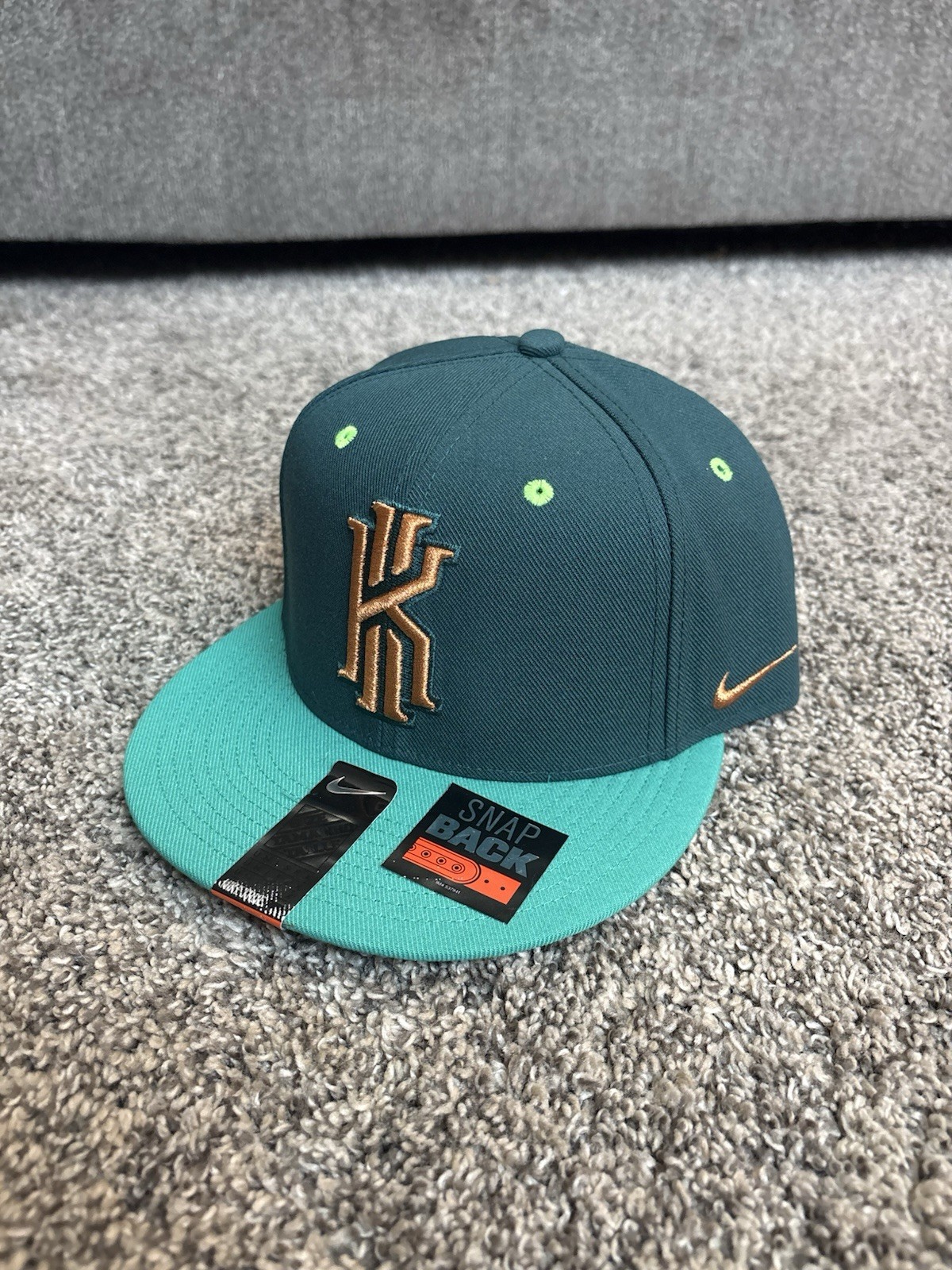 Nike Kyrie Irving 1 Venus Flytrap Logo Snapback Hat Green Teal NWT 2015 Nike Kyrie Irving 1 Venus Flytrap Logo Snapback Hat Green Teal NWT 2015