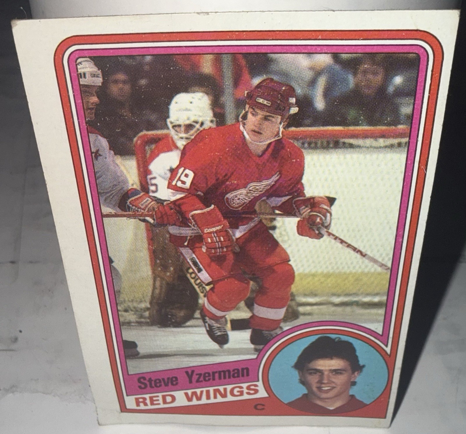 1984-85 Topps Steve Yzerman Rookie Card # 49 Detroit Red Wings HOF 1984-85 Topps Steve Yzerman Rookie Card # 49 Detroit Red Wings HOF