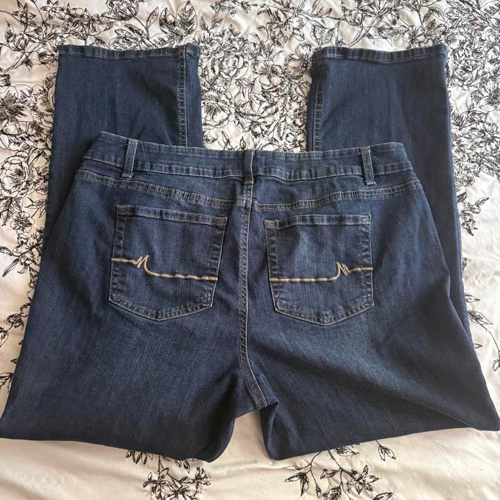 M Jeans By Maurices Classic Ladies Jeans 18W Short Slim Boot Cut Mid Rise