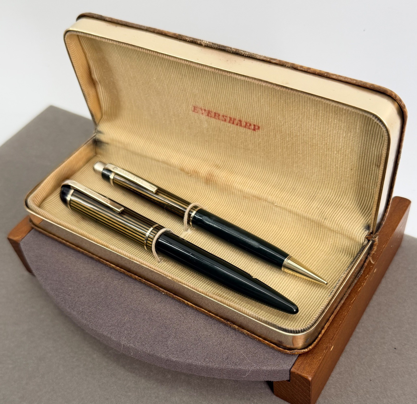 Vintage 1940s Eversharp Skyline Fountain Pen & Pencil Set Boxed Working 14K Nib Vintage 1940s Eversharp Skyline Fountain Pen & Pencil Set Boxed Working 14K Nib