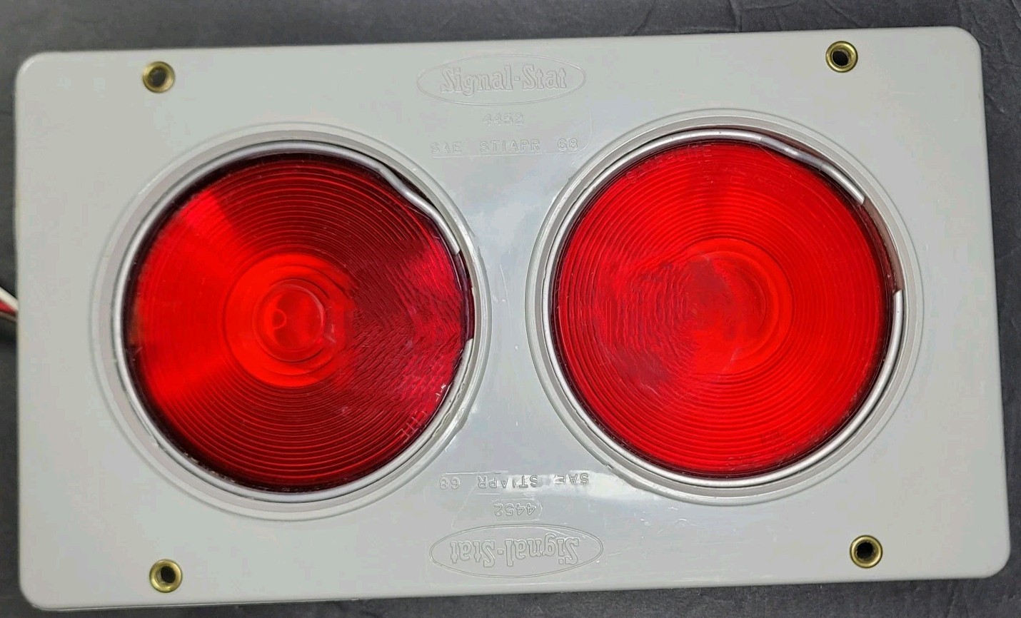 NOS Signal Stat 4452 Universal Tail light cluster 12v Stop, Tail Turn-hazzard NOS Signal Stat 4452 Universal Tail light cluster 12v Stop, Tail Turn-hazzard