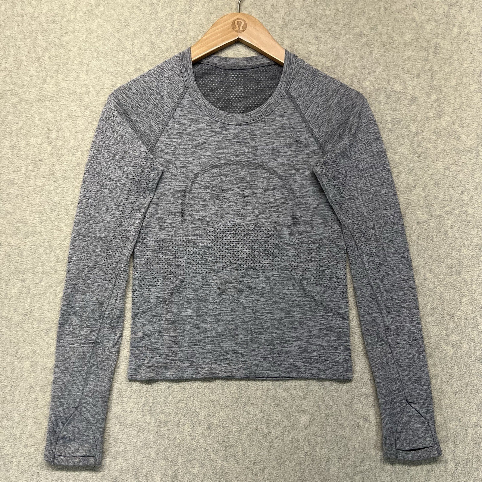 Lululemon Energy Seamless Long Sleeve Top Womens 2 Gray Thumbhole Athletic Lululemon Energy Seamless Long Sleeve Top Womens 2 Gray Thumbhole Athletic