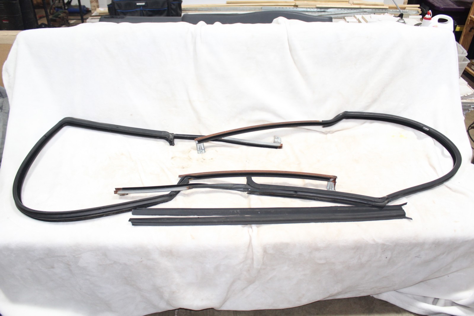 87-97 Nissan D21 Hardbody WINDOW Door GLASS Run CHANNEL Felt Weatherstrip SEALS
