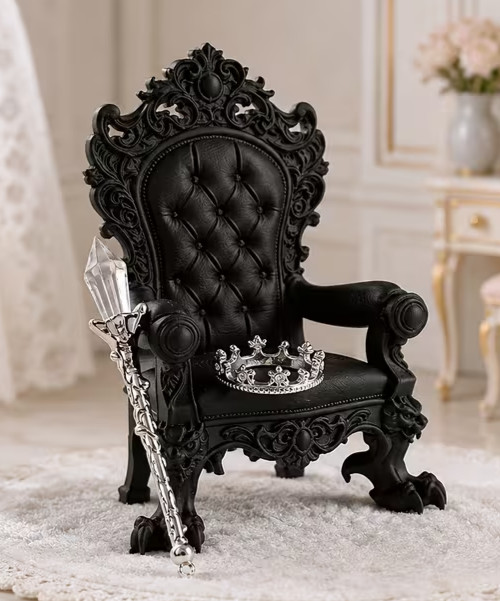 1:12 Dollhouse Miniature - Gothic or Halloween Chair w/accessories - (lot 1322) 1:12 Dollhouse Miniature - Gothic or Halloween Chair w/accessories - (lot 1322)