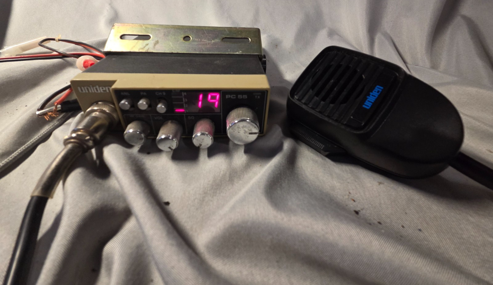Vintage Uniden PC 55-40 Channel CB Radio w/ Mic and Mounting Bracket *TESTED*