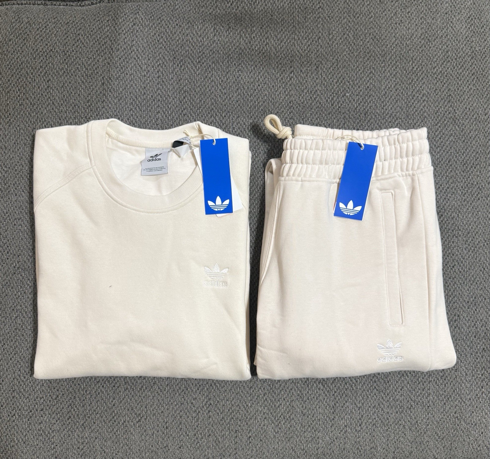 adidas Original Tracksuit Mens Authentic 2 Piece Set Sweatsuit New Sz M, L adidas Original Tracksuit Mens Authentic 2 Piece Set Sweatsuit New Sz M, L