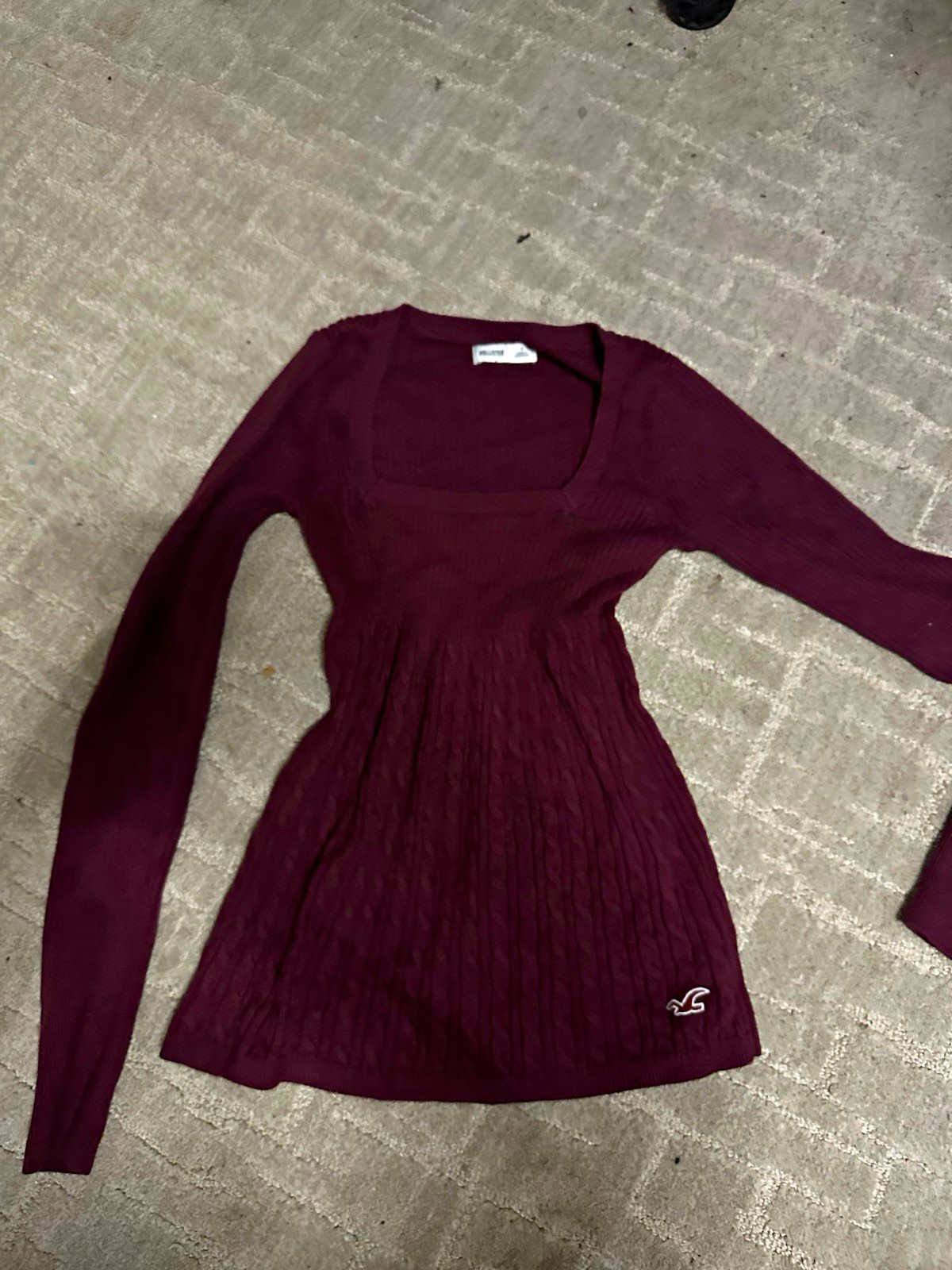 Hollister Burgundy Scoop Neck Long Sleeve Slim Fit Cotton Knit Logo Top S Hollister Burgundy Scoop Neck Long Sleeve Slim Fit Cotton Knit Logo Top S