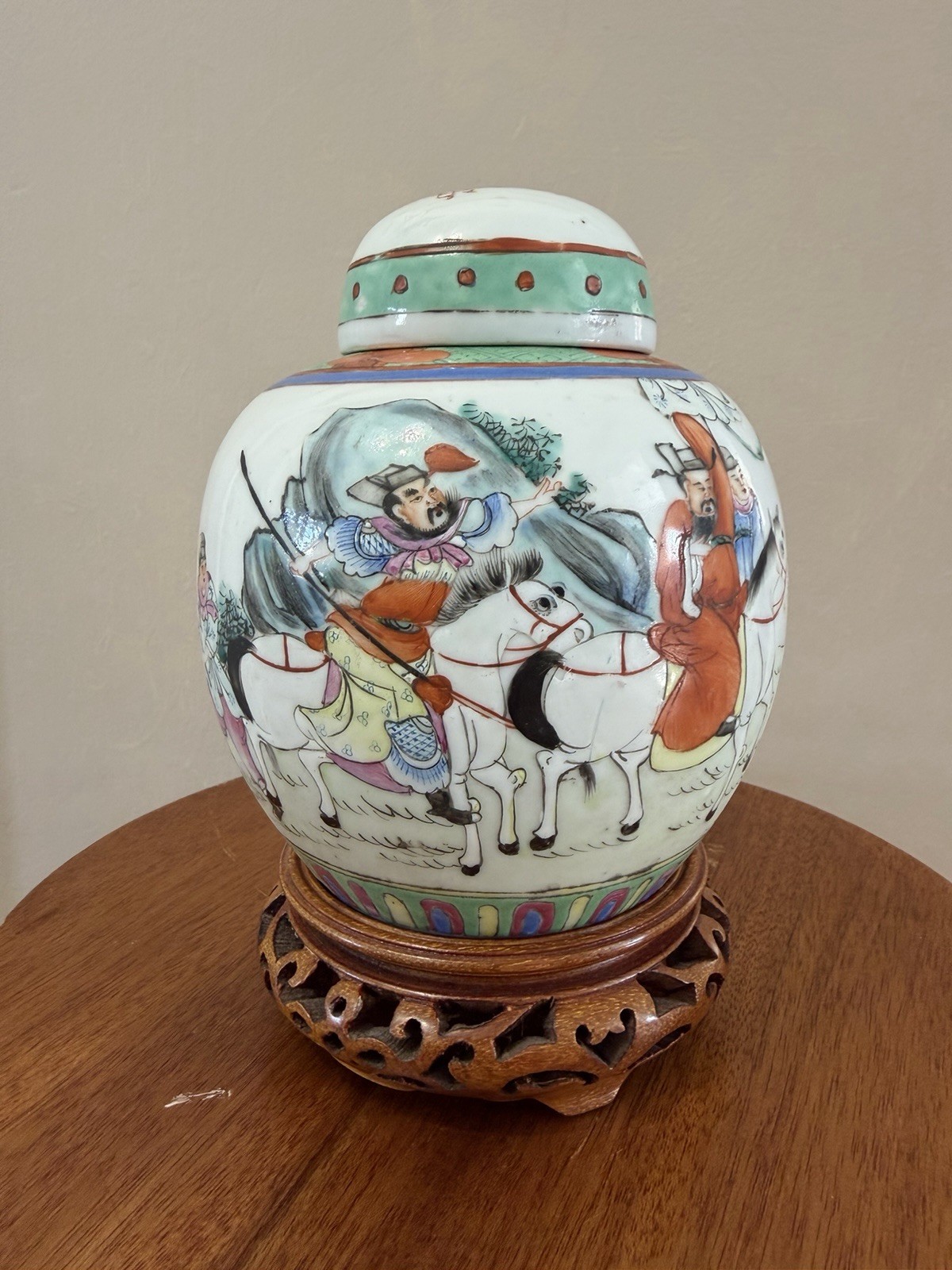 Chinese Antique Qing/Republic 19thC Jar With Lid Hand Painted Red Qianlong Mark
