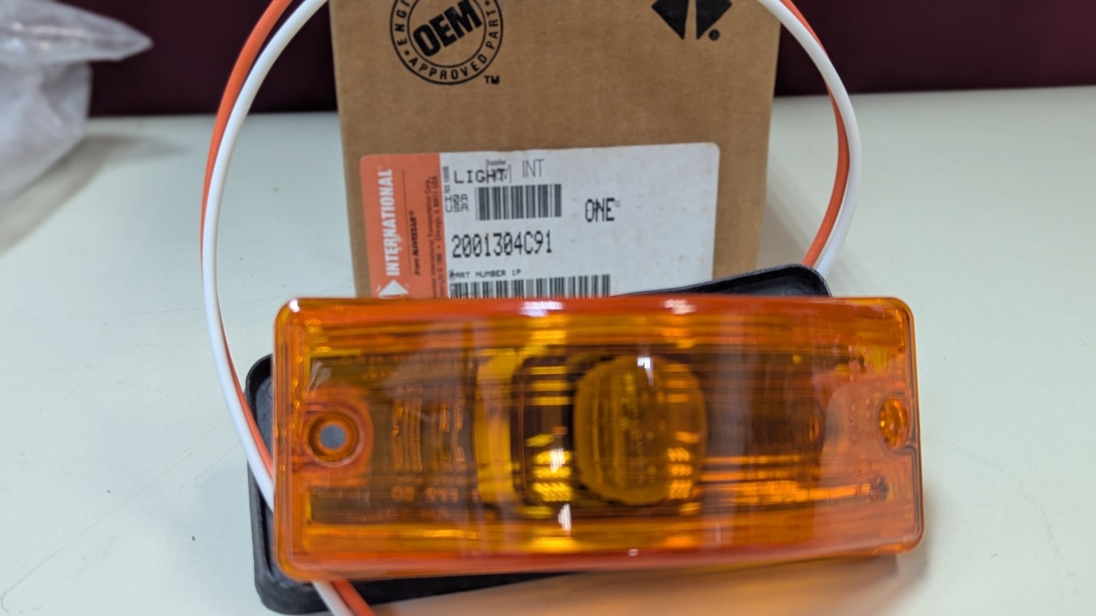 Navistar International 9300 4000 Series Truck NOS Turn Signal Light 1685210C91 Navistar International 9300 4000 Series Truck NOS Turn Signal Light 1685210C91