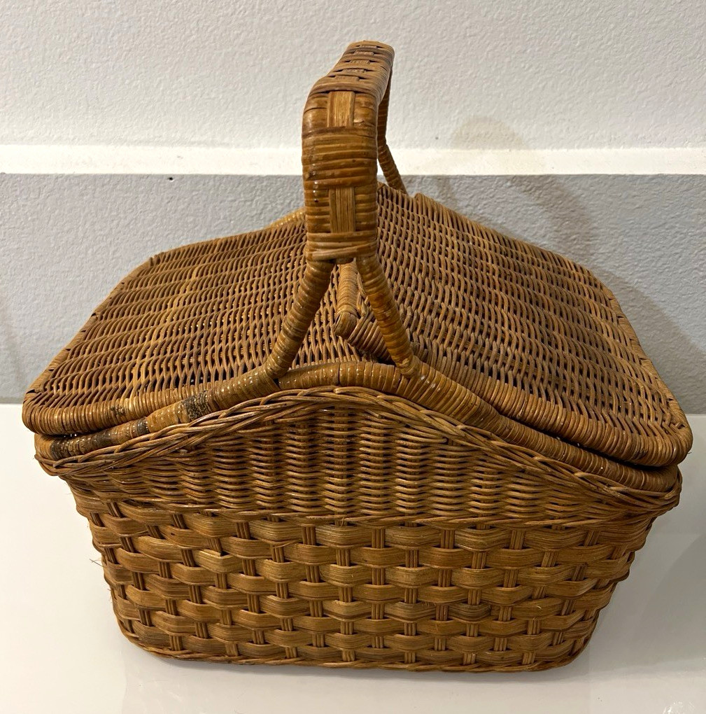 Brown Wicker Vintage Retro Picnic Basket w/ Handle & Flip Lid midcentury romance Brown Wicker Vintage Retro Picnic Basket w/ Handle & Flip Lid midcentury romance
