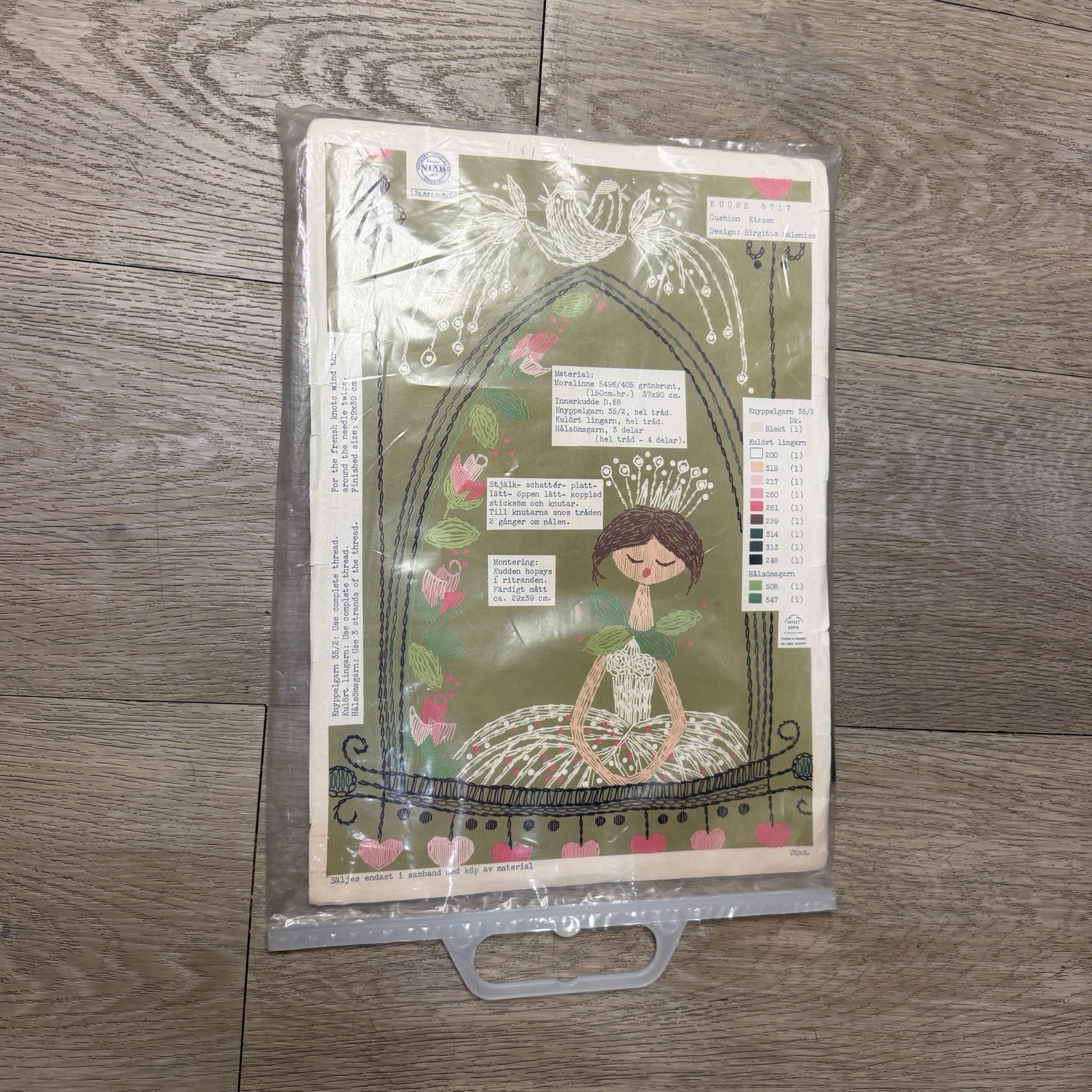 Vintage Nordiska NIAB Sweden Embroidery Kit Cushion 8717 Birgitta Salenius Linen