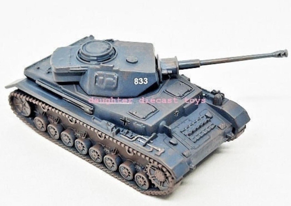 German WWII PANZER IV G TANK w/Showcase  ADULT COLLECTOR/DIECAST METAL