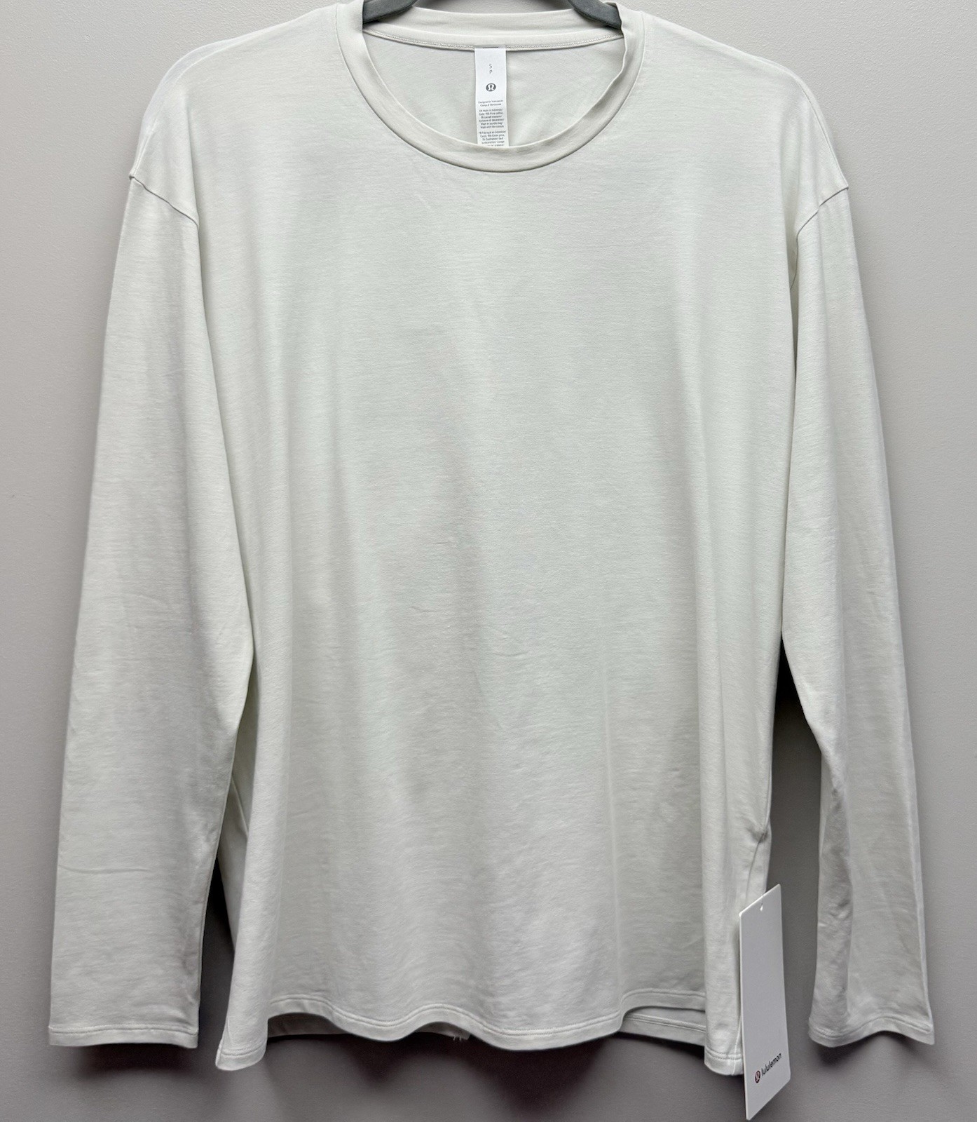 NEW Lululemon Women’s Twist-Back Relaxed Fit Long Sleeve Bone Shirt Sz. S NEW Lululemon Women’s Twist-Back Relaxed Fit Long Sleeve Bone Shirt Sz. S