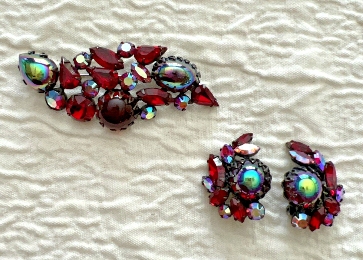 VTG. REGENCY RED & AURORA BOREALIS CABOCHON and RHINESTONE BROOCH & EARRING SET VTG. REGENCY RED & AURORA BOREALIS CABOCHON and RHINESTONE BROOCH & EARRING SET