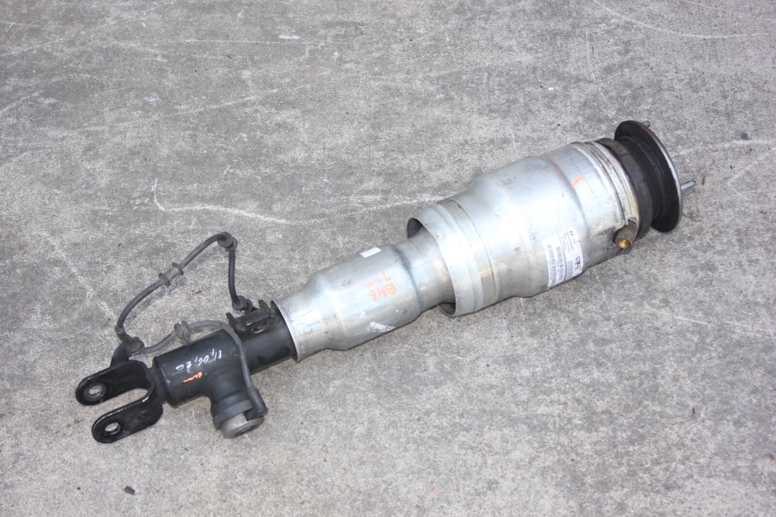 OEM 11-16 HYUNDAI GENESIS EQUUS FRONT LEFT AIR SUSPENSION SHOCK ABSORBER STRUT