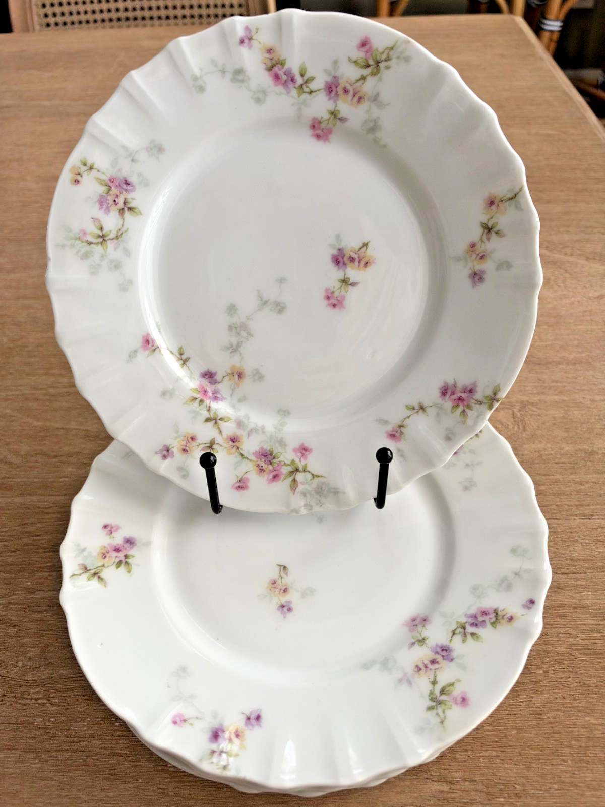 SET of 5 - HAVILAND LIMOGES 8” SALAD PLATES Schleiger 339 Pink Purple Roses SET of 5 - HAVILAND LIMOGES 8” SALAD PLATES Schleiger 339 Pink Purple Roses