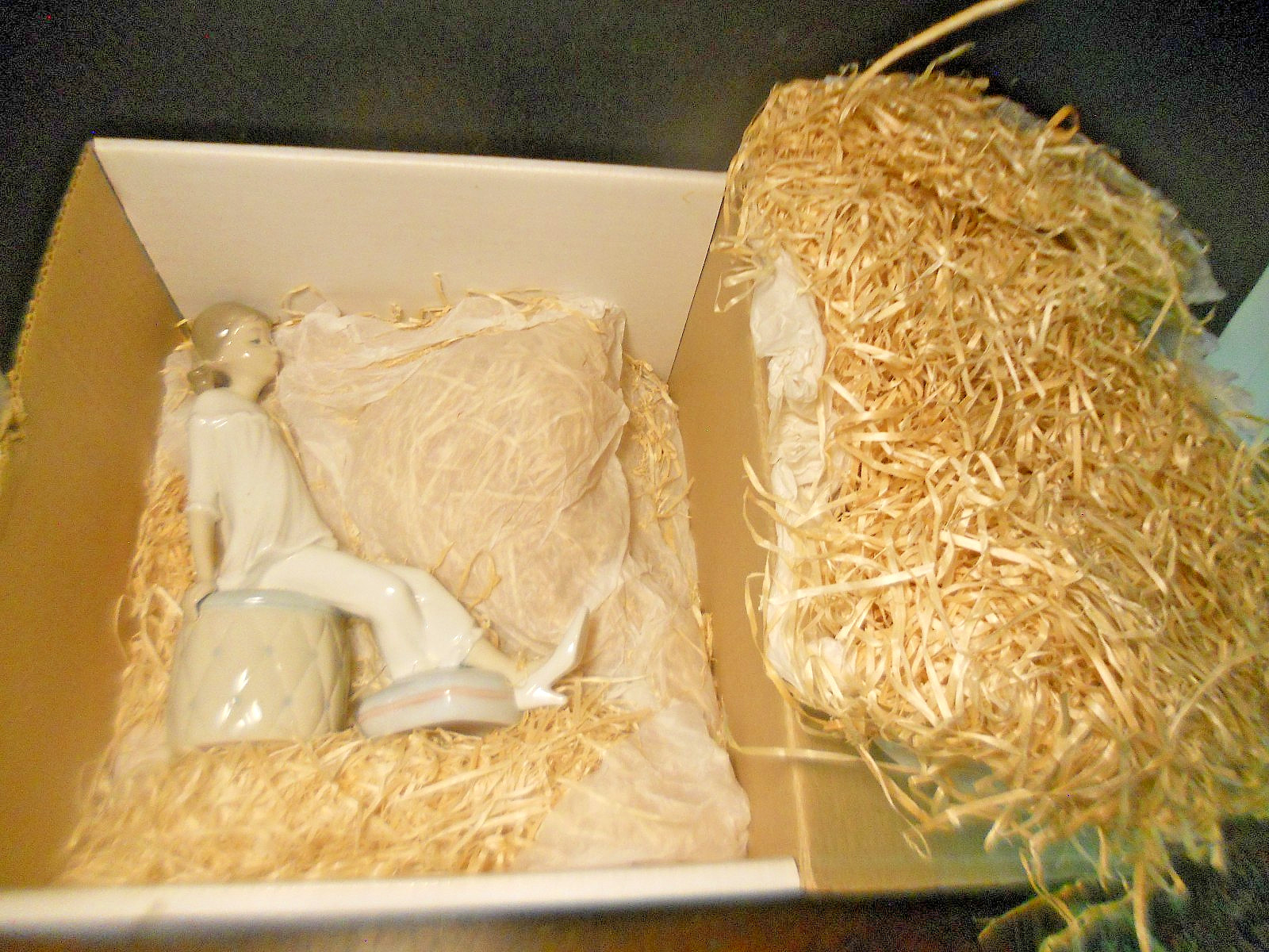 LLADRO  1084  GIRL With MOTHER'S SHOE Figurine ORIG BOX  Mib Nice RETIRED w BOX