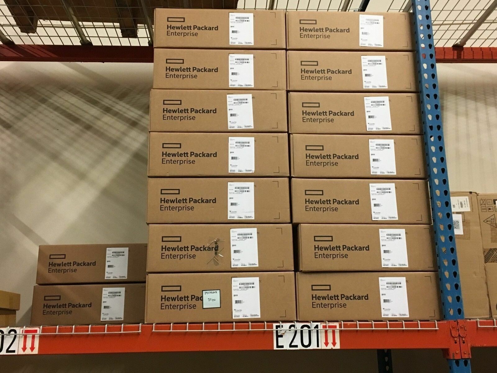 R0X39B HPE ARUBA 6400 48-port Class 4 PoE and 4-port SFP Module HPE Retail NEW