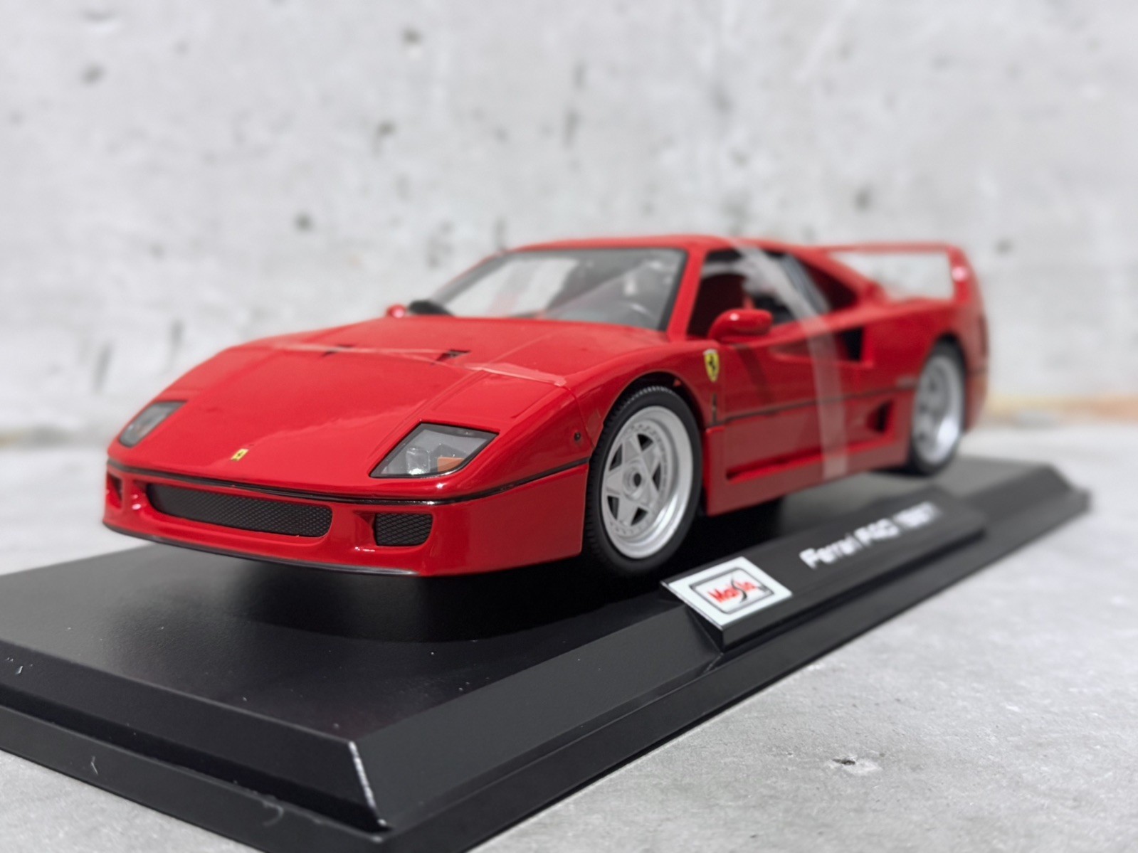 Ferrari F40 1987 1:18 Maisto Special Edition Diecast Model - Red Ferrari F40 1987 1:18 Maisto Special Edition Diecast Model - Red