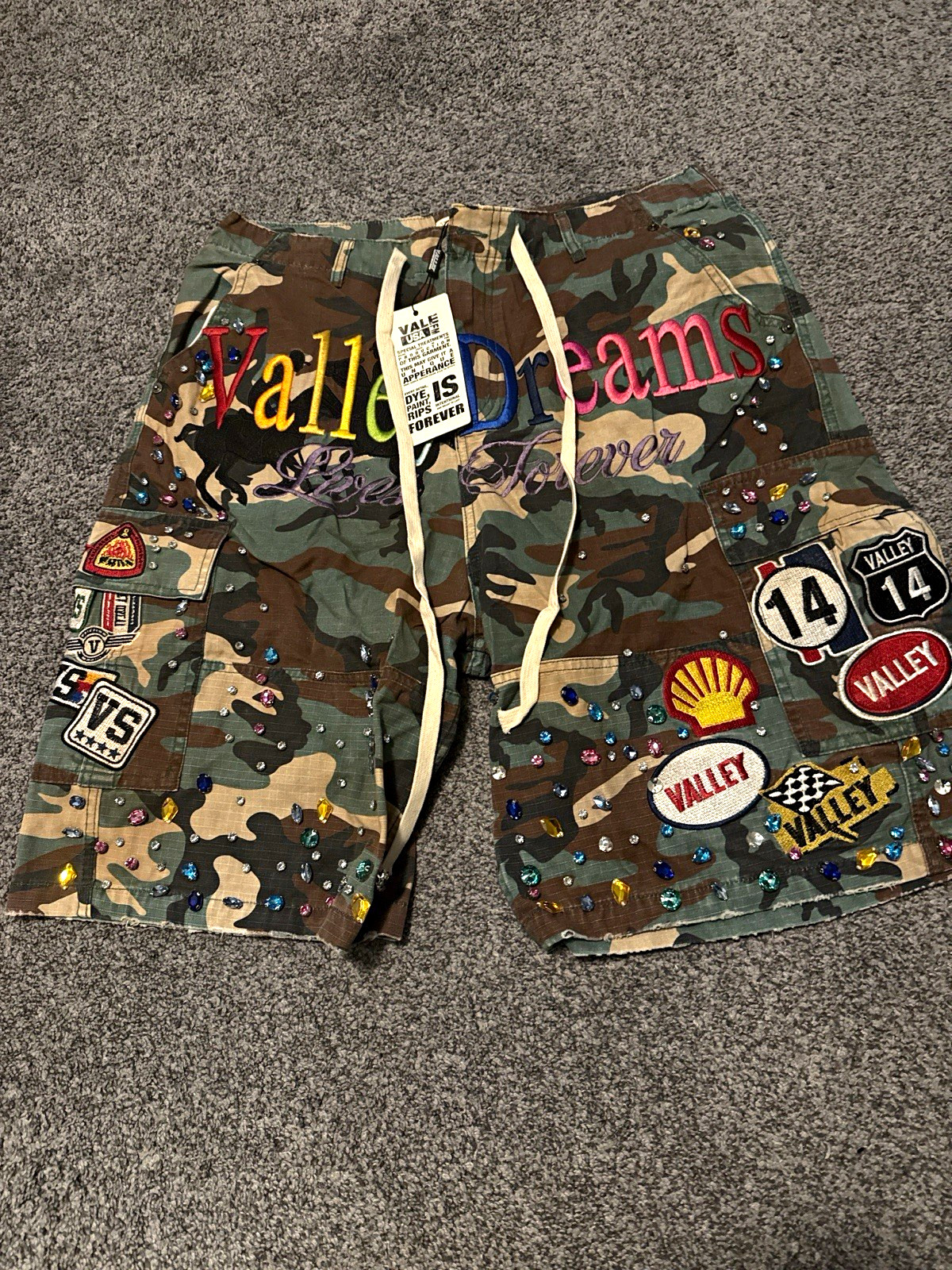 VALE - Valley Dreams - Camo Jorts (32) VALE - Valley Dreams - Camo Jorts (32)