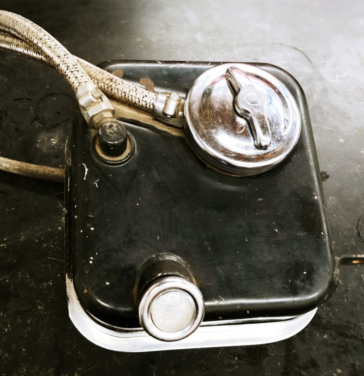 HARLEY DAVIDSON FACTORY OIL TANK 1966-1982 SHOVELHEAD 62504-65A HARLEY DAVIDSON FACTORY OIL TANK 1966-1982 SHOVELHEAD 62504-65A