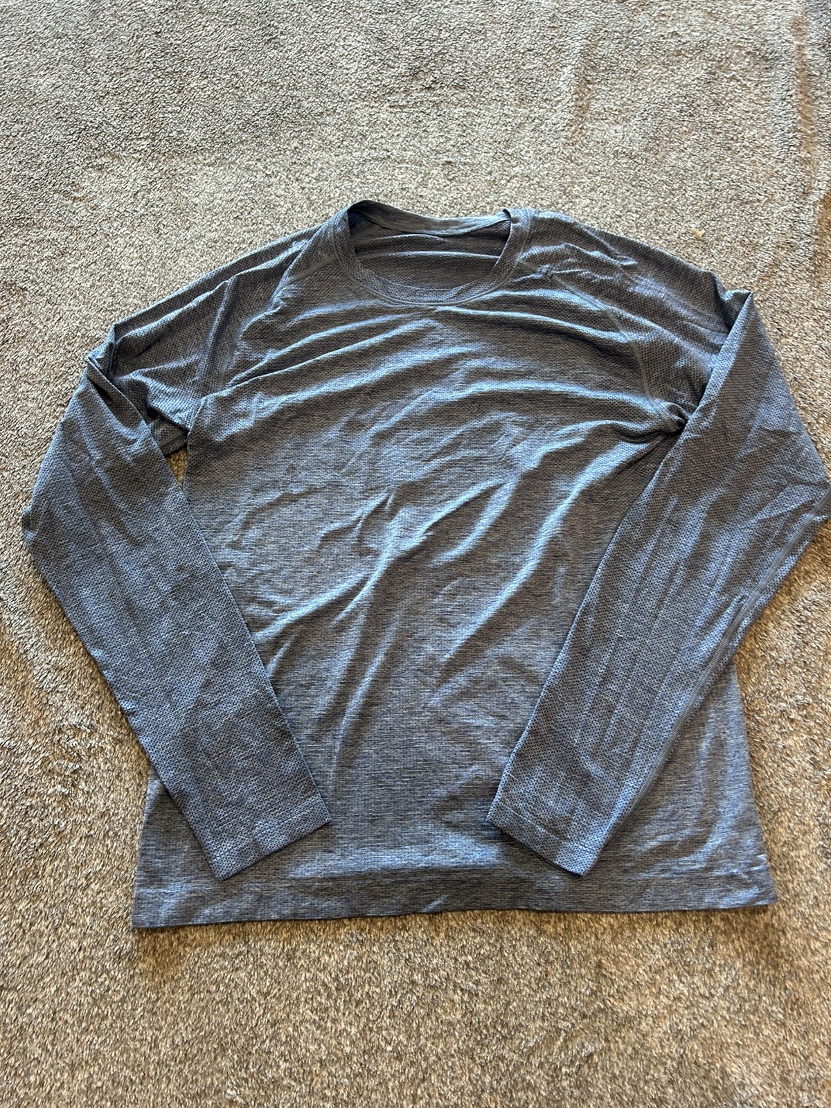 Lululemon Metal Vent Tech Shirt Men’s Size medium Long Sleeve Lululemon Metal Vent Tech Shirt Men’s Size medium Long Sleeve