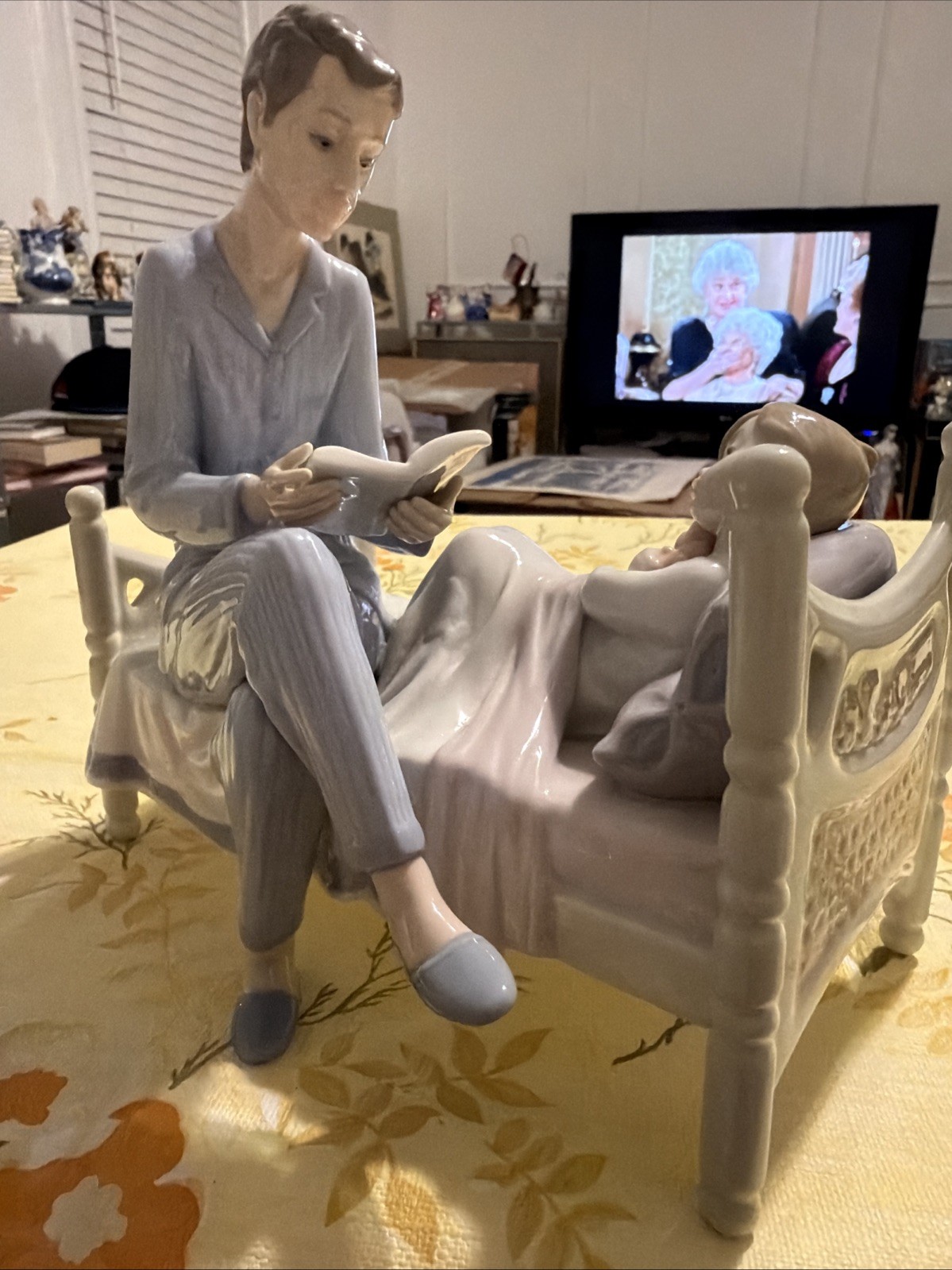 ⁠Lladro Bedtime Story Figurine 5899 Father Reading to Child Bed Glazed Retired