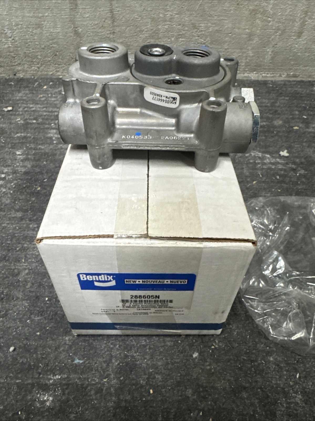 BENDIX TP-5 TRACTOR VALVE - 288605N