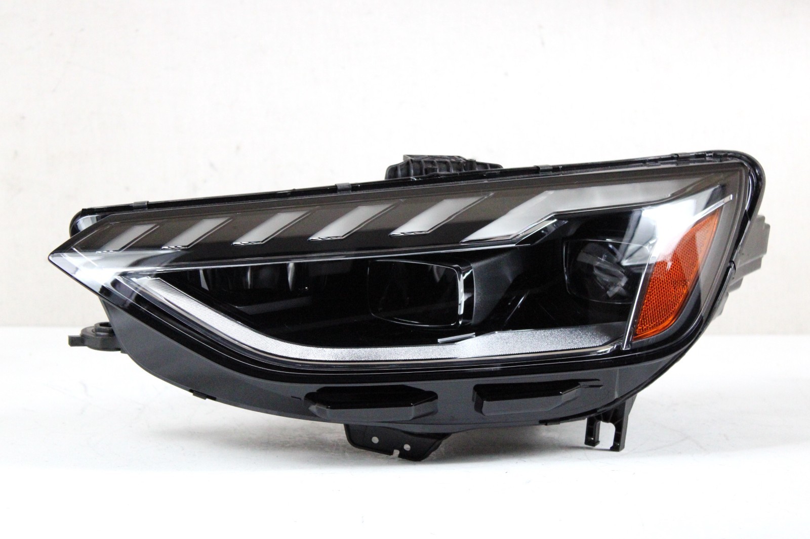 Nice 2020-2024 Audi A4 / S4 Left LH Driver Side Matrix LED Headlight OEM Nice 2020-2024 Audi A4 / S4 Left LH Driver Side Matrix LED Headlight OEM