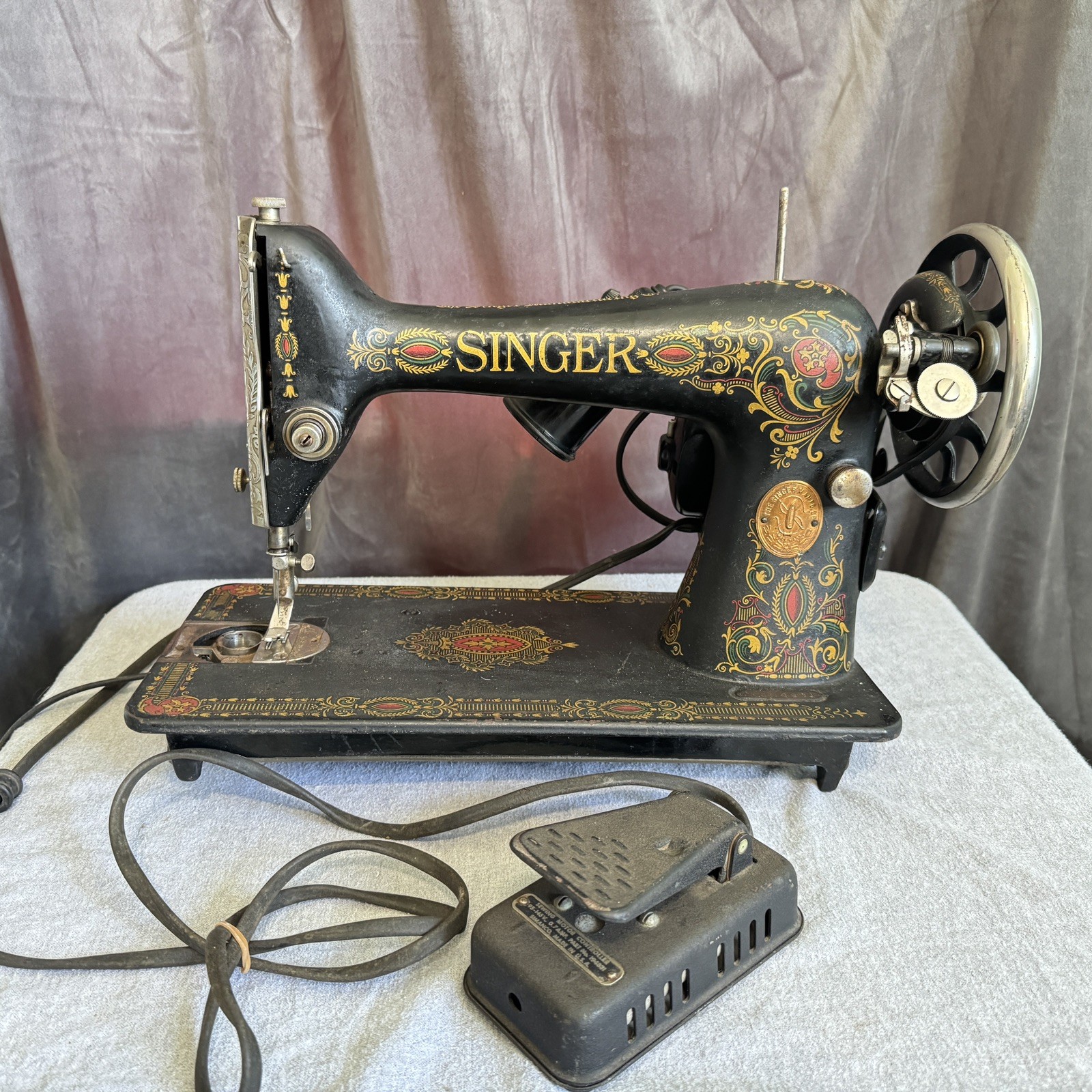 Antique 1920 Singer Sewing Machine Model 66 Red Eye G Series Light & Foot Pedal