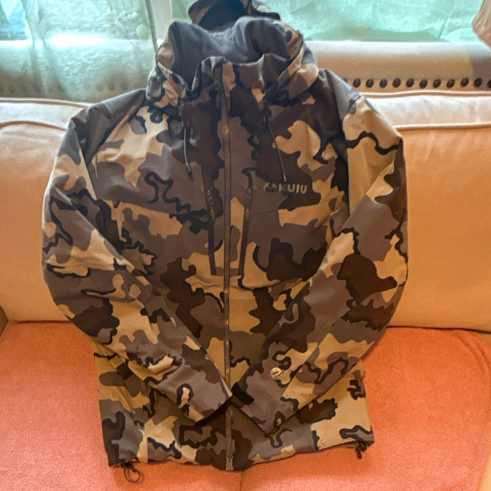 KUIU Camouflage Hooded Gale Force Hunting Jacket, Size XL, Waterproof/Insulated KUIU Camouflage Hooded Gale Force Hunting Jacket, Size XL, Waterproof/Insulated