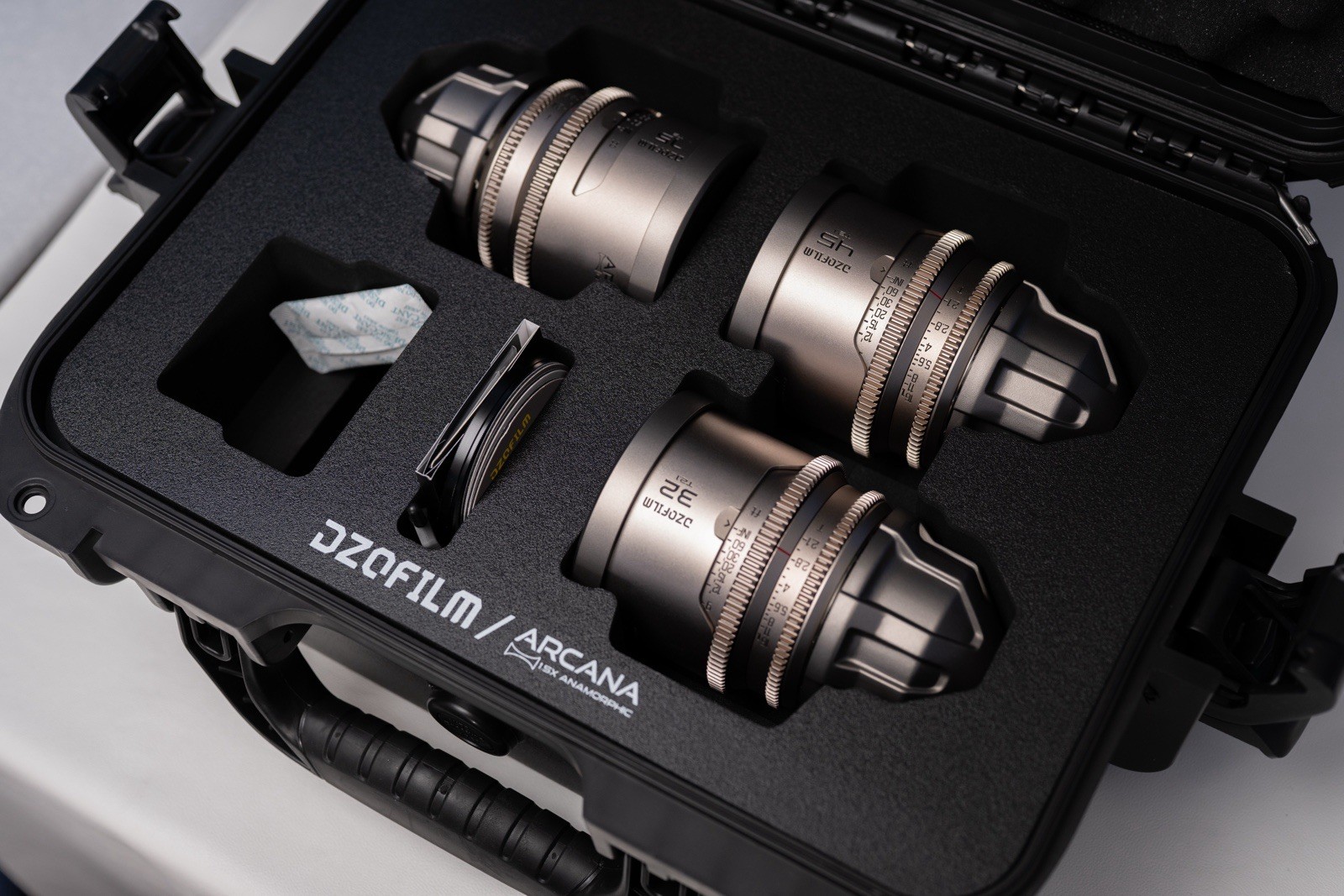 DZOFilm Arcana Anamorphic Prime 3-Lens Kit (ARRI PL, Titanium) DZOFilm Arcana Anamorphic Prime 3-Lens Kit (ARRI PL, Titanium)