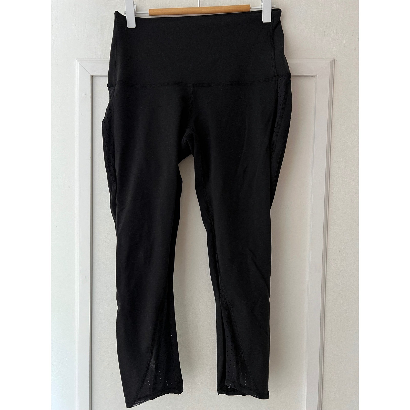 Lululemon Black RevealKnit High Rise Perforated Mesh Crop Leggings Womens Size 6