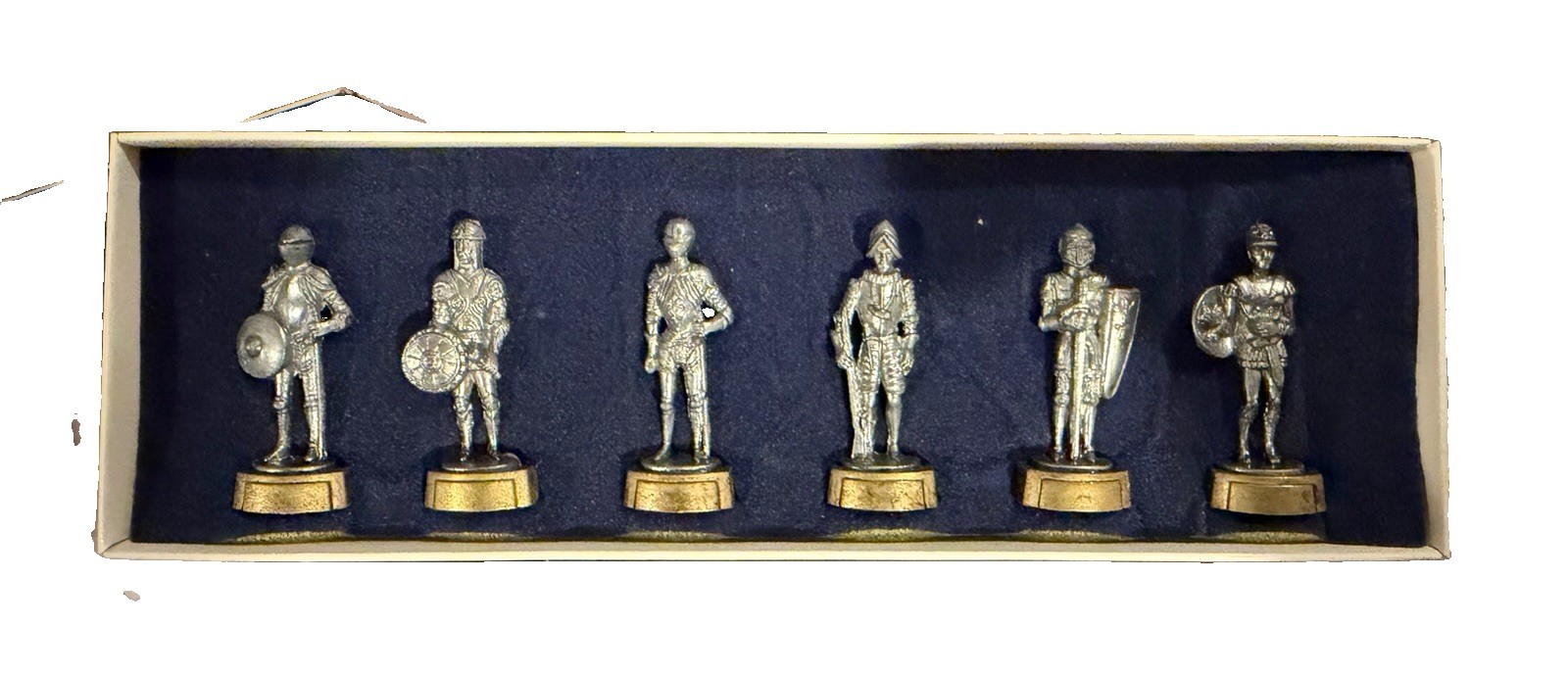 Vintage KNIGHTS IN ARMOUR THROUGH THE AGES - 6X LEAD FIGURE SET NEW