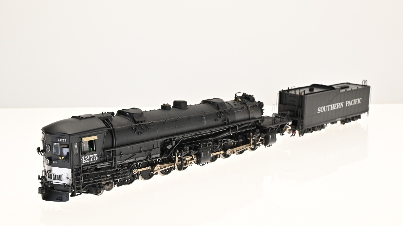 InterMountain AC-12 4-8-8-2 Cab Forward Southern Pacific 4280 w/Sound HO scale