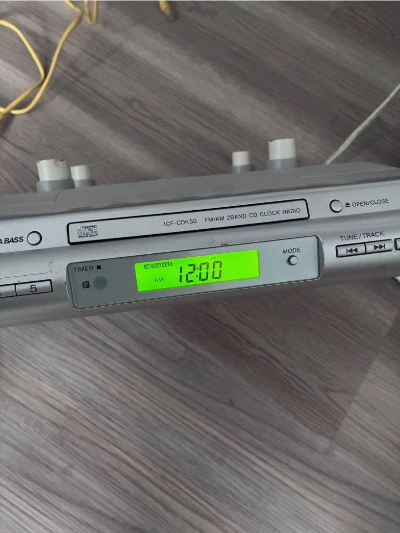 Sony ICF-CDK50 Radio Powers On Lights Up Disc Tray Works Good Sony ICF-CDK50 Radio Powers On Lights Up Disc Tray Works Good